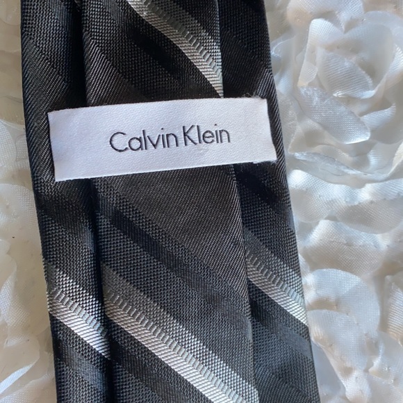 New Calvin Klein silk tie - Picture 2 of 3